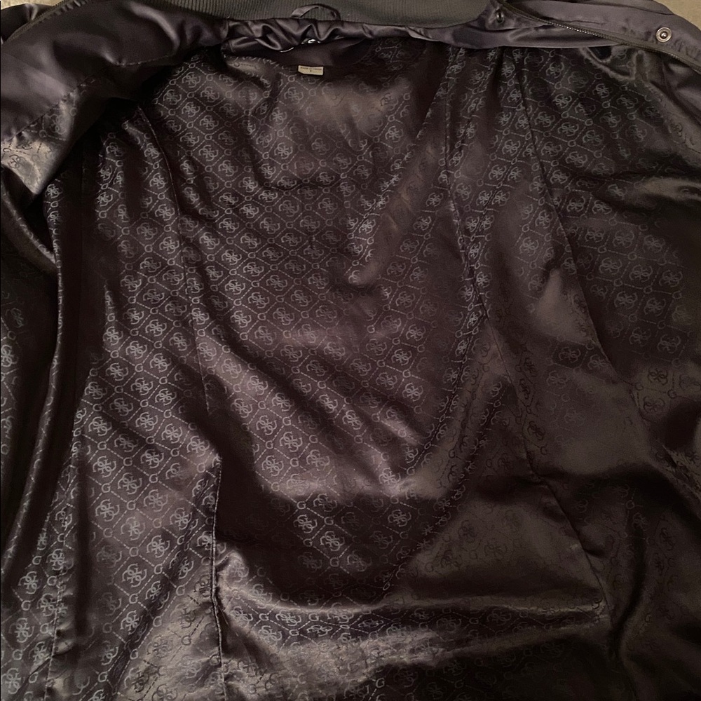 Guess hooded coat perfect condition! Size small 40% feathers - Picture 10 of 13